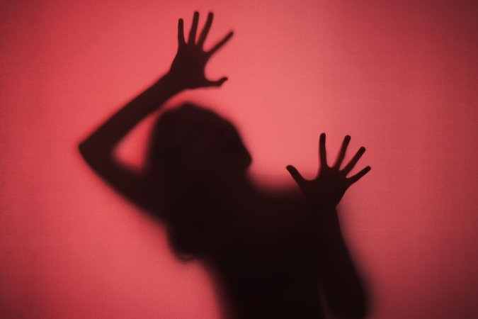 No Brasil, a Lei nº 15.384/2026 tipificou o vicaricídio no Código Penal com pena de 20 a 40 anos de reclusão, classificando-o como hediondo - (crédito: Freepik) No Brasil, a Lei nº 15.384/2026 tipificou o vicaricídio no Código Penal com pena de 20 a 40 anos de reclusão, classificando-o como hediondo - (crédito: Freepik)