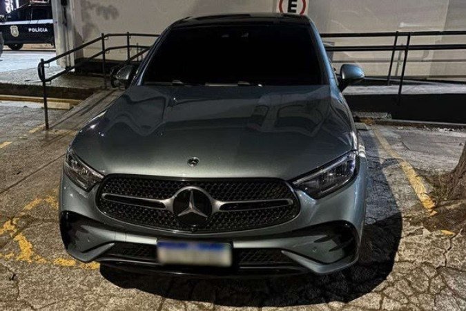 Veículo foi encontrado circulando em uma avenida da capital paulista e tinha ordem de sequestro em aberto no âmbito de operação contra lavagem de dinheiro - (crédito: Reprodução/Polícia Militar) Veículo foi encontrado circulando em uma avenida da capital paulista e tinha ordem de sequestro em aberto no âmbito de operação contra lavagem de dinheiro - (crédito: Reprodução/Polícia Militar)
