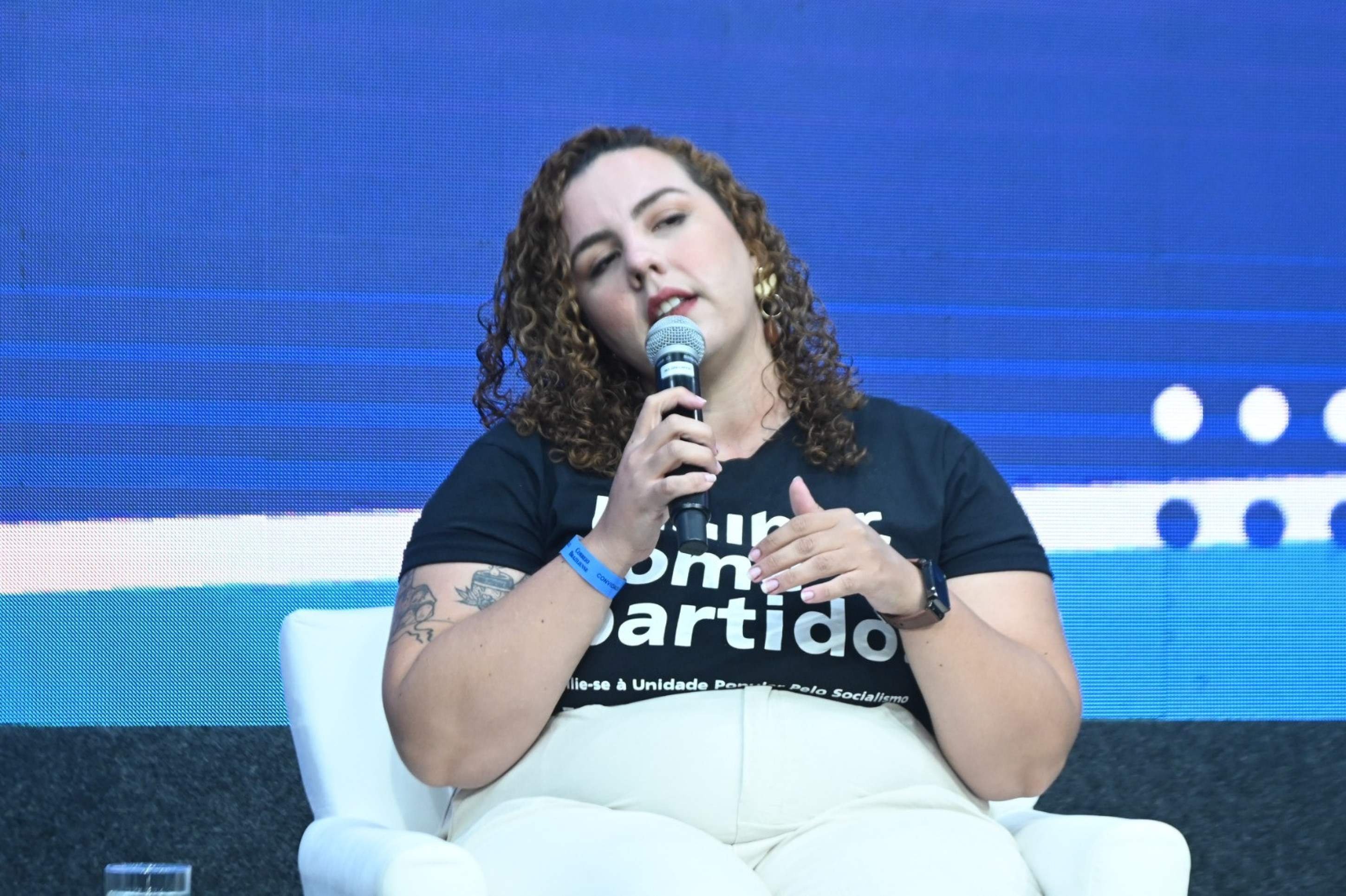 Samara Mineiro (UP) promete ampliar quadro de profissionais da educação