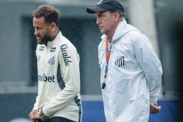 Além da venda a terceiros, a NR Sports estuda utilizar os espaços cedidos no uniforme para divulgar marcas próprias da família. - (crédito: Raul Baretta/Santos) Além da venda a terceiros, a NR Sports estuda utilizar os espaços cedidos no uniforme para divulgar marcas próprias da família. - (crédito: Raul Baretta/Santos)