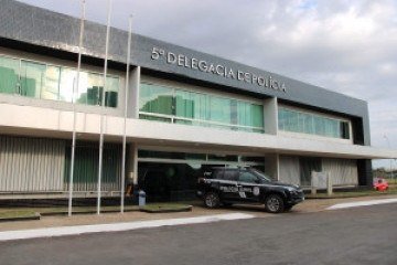 Jos&eacute; Augusto Toledo Patay foi levado &agrave; 5&ordf; DP (Asa Norte), onde foi autuado em flagrante por suspeita de exerc&iacute;cio ilegal de arte dent&aacute;ria -  (crédito: Reprodu&ccedil;&atilde;o/PCDF)