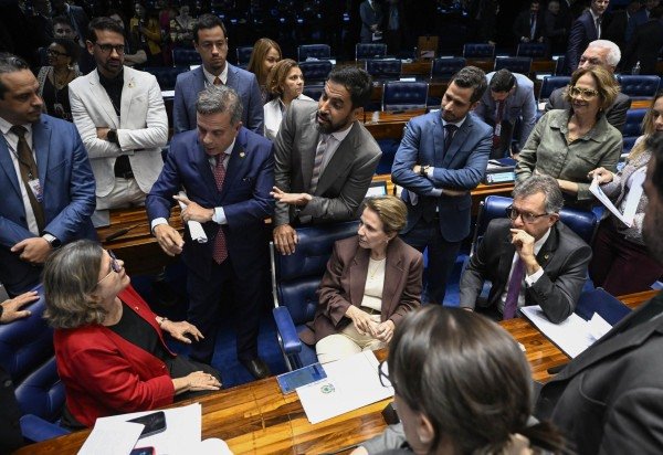 Relatado pela líder do Governo no Senado, Teresa Leitão (PT-PE), PLP dos combustíveis foi aprovado após costura com senadores -  (crédito: Carlos Moura/Agência Senado)