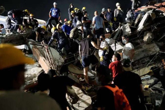 Mais de 30 prédios desabaram em Cali, terceira maior cidade colombiana - (crédito: Ernesto Gusman Jr./EPA/Shutterstock) Mais de 30 prédios desabaram em Cali, terceira maior cidade colombiana - (crédito: Ernesto Gusman Jr./EPA/Shutterstock)