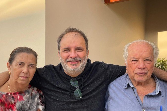 Com os pais, Gasparina e Arlindo: educação era mantra em casa