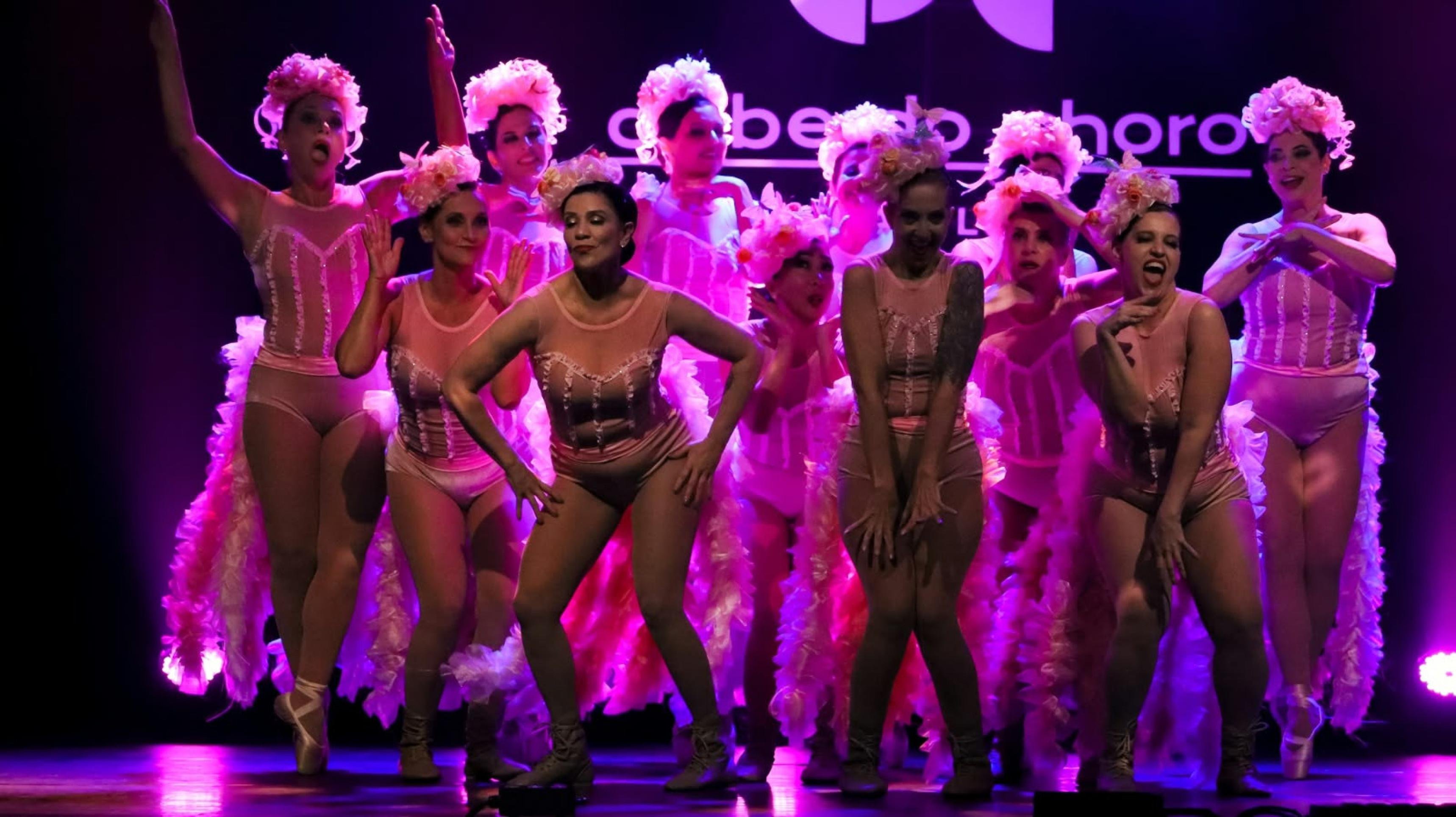 Espet&aacute;culo All That Jazz, do projeto Porque onde tem m&uacute;sica tem dan&ccedil;a