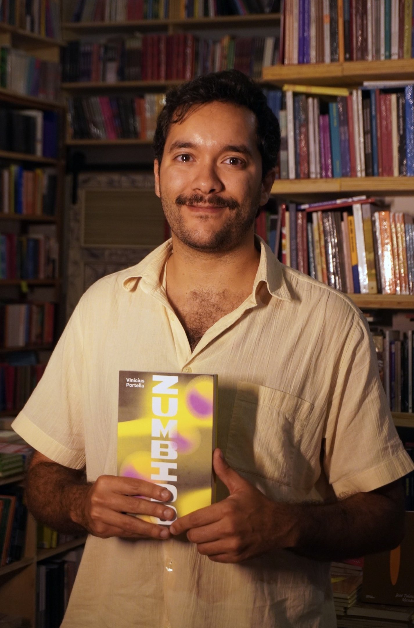 Vinicius Portella lança o romance Zumbido nesta quinta, na Livraria Platô