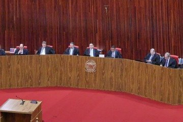 Sessão do Tribunal Superior Eleitoral debate, nesta quinta, o impasse na distribuição do fundo eleitoral de R$ 4,9 bilhões, cujo julgamento foi suspenso - (crédito: Antonio Augusto/TSE) Sessão do Tribunal Superior Eleitoral debate, nesta quinta, o impasse na distribuição do fundo eleitoral de R$ 4,9 bilhões, cujo julgamento foi suspenso - (crédito: Antonio Augusto/TSE)
