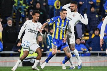 Antes de ser expulso, Allan fez bom par defensivo com Raniele para anular o astro Ángel Di Maria - (crédito: Marcelo Manera/AFP) Antes de ser expulso, Allan fez bom par defensivo com Raniele para anular o astro Ángel Di Maria - (crédito: Marcelo Manera/AFP)