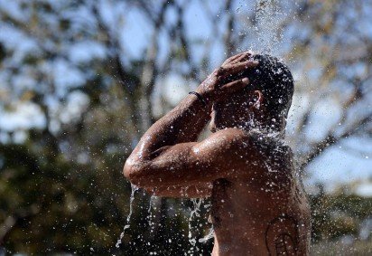 Calor em Brasília não dá trégua para a população
 -  (crédito: Minervino J&uacute;nior/CB/D.A.Press) -Calor em Brasília não dá trégua para a população
 -  (crédito: Minervino J&uacute;nior/CB/D.A.Press)