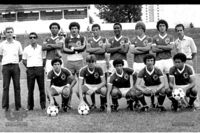 Em pé uniformizados da (E) para a D: Alex, Sergio Nery, Nivaldo, Everaldo, Almir e Ivaldo; Agachados: Gabriel, Juquinha, Sergio, Neto e Luiz Carlos Souza. - (crédito: Luiz Carlos Souza/Arquivo Pessoal/Gazeta Press) Em pé uniformizados da (E) para a D: Alex, Sergio Nery, Nivaldo, Everaldo, Almir e Ivaldo; Agachados: Gabriel, Juquinha, Sergio, Neto e Luiz Carlos Souza. - (crédito: Luiz Carlos Souza/Arquivo Pessoal/Gazeta Press)