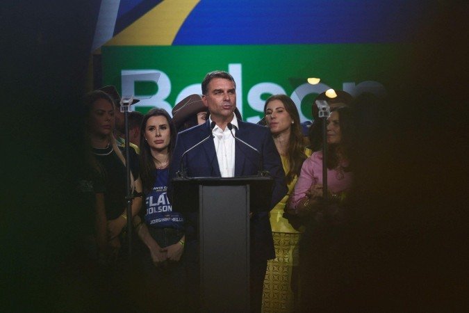 PL não consegue registrar Flávio como candidato após fraude alterar filiação do senador para partido Missão, afirma campanha - (crédito: BBC Geral) PL não consegue registrar Flávio como candidato após fraude alterar filiação do senador para partido Missão, afirma campanha - (crédito: BBC Geral)