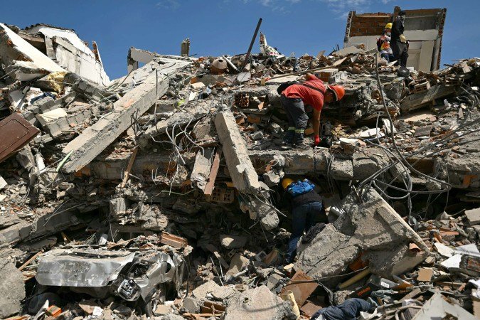 Após 72 horas, Colômbia corre para encontrar sobreviventes após terremoto - (crédito: AFP) Após 72 horas, Colômbia corre para encontrar sobreviventes após terremoto - (crédito: AFP)