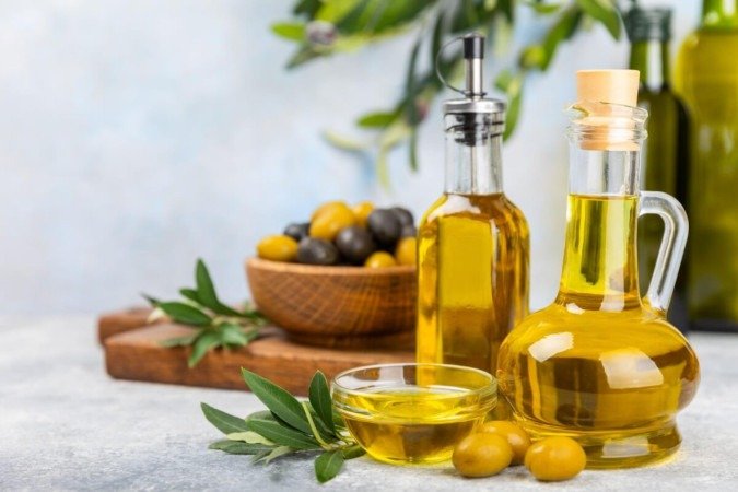 O azeite é fonte de gorduras saudáveis que favorecem a saúde (Imagem: Avocado_studio | Shutterstock) - (crédito: EdiCase) O azeite é fonte de gorduras saudáveis que favorecem a saúde (Imagem: Avocado_studio | Shutterstock) - (crédito: EdiCase)