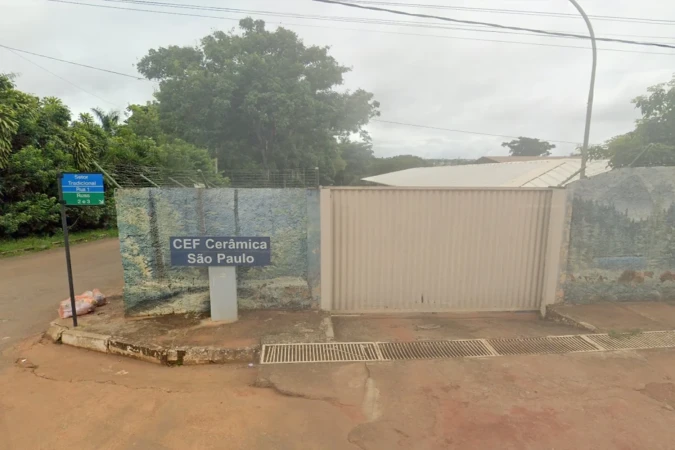 Centro de Ensino Fundamental Cerâmica São Paulo, em São Sebastião, onde ocorreu a agressão entre dois estudantes de 11 anos - (crédito: Divulgaçao/ Google Maps) Centro de Ensino Fundamental Cerâmica São Paulo, em São Sebastião, onde ocorreu a agressão entre dois estudantes de 11 anos - (crédito: Divulgaçao/ Google Maps)