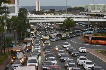 No 2° trimestre de 2026, os maiores contingentes de trabalhadores do Distrito Federal estavam nos grupamentos administração pública, defesa, seguridade social, educação, saúde humana e serviços sociais (448 mil) - (crédito: Ed Alves/CB/D.A.Press) No 2° trimestre de 2026, os maiores contingentes de trabalhadores do Distrito Federal estavam nos grupamentos administração pública, defesa, seguridade social, educação, saúde humana e serviços sociais (448 mil) - (crédito: Ed Alves/CB/D.A.Press)