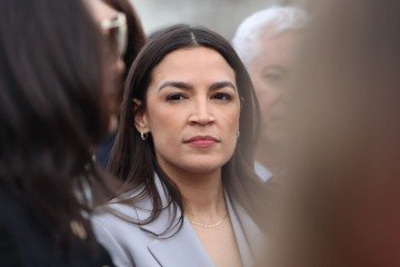 A deputada Alexandria Ocasio-Cortez participa de ato pol&iacute;tico do Capit&oacute;lio, em Washington: ascens&atilde;o como potencial presidenci&aacute;vel 