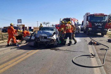 No local do acidente, os bombeiros identificaram a colisão entre os veículos, um VW Saveiro e um Fiat Strada - (crédito: Divulgação: CBMDF) No local do acidente, os bombeiros identificaram a colisão entre os veículos, um VW Saveiro e um Fiat Strada - (crédito: Divulgação: CBMDF)