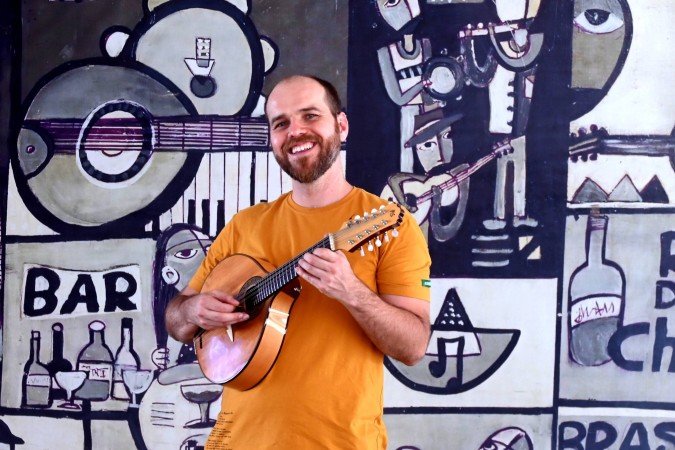 Nascido em Bras&iacute;lia, o psic&oacute;logo e m&uacute;sico Filipe Braga acredita na arte como instrumento de reinser&ccedil;&atilde;o social