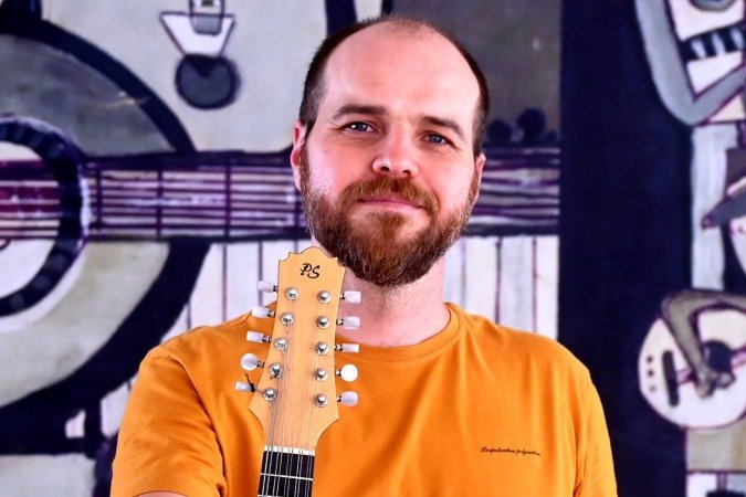 O psic&oacute;logo e m&uacute;sico brasiliense Filipe Braga celebra 18 anos de carreira com o disco solo Samblei  
