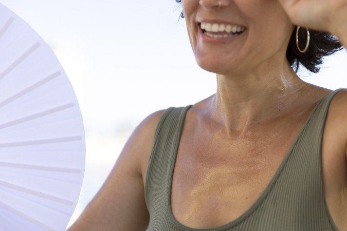 A reposição hormonal com estradiol pode ajudar a combater algumas alterações provocadas pela queda do estrogênio na menopausa. O problema é que o hormônio também pode estimular o crescimento de células em órgãos como as mamas e o útero. - (crédito: Freepik) A reposição hormonal com estradiol pode ajudar a combater algumas alterações provocadas pela queda do estrogênio na menopausa. O problema é que o hormônio também pode estimular o crescimento de células em órgãos como as mamas e o útero. - (crédito: Freepik)