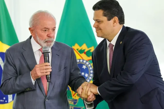 Davi Alcolumbre com o presidente Lula
- (crédito: Fabio Rodrigues/Agência Brasil) Davi Alcolumbre com o presidente Lula
- (crédito: Fabio Rodrigues/Agência Brasil)