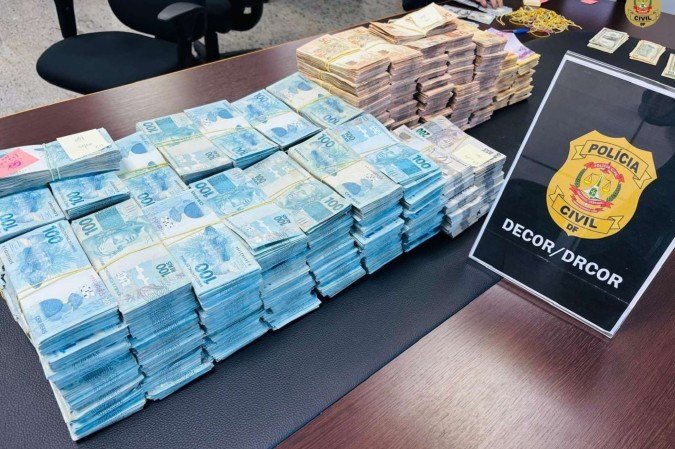 A operação resultou na apreensão de dispositivos eletrônicos, documentos e  R$1.800.000,00 em espécie