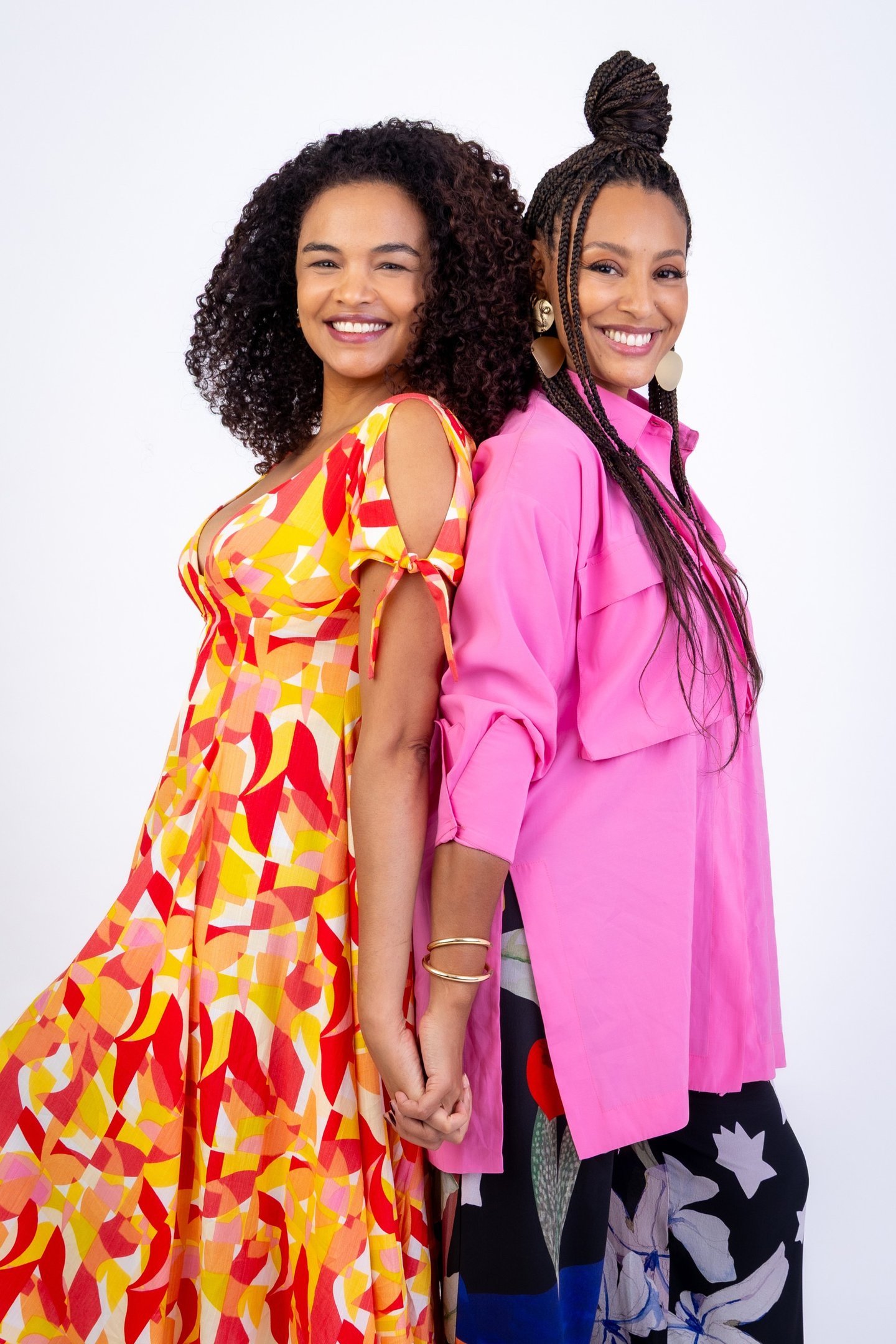  Bela (Sheron Menezes) e Juli (Lucy Ramos) em "Por voc&ecirc;"     