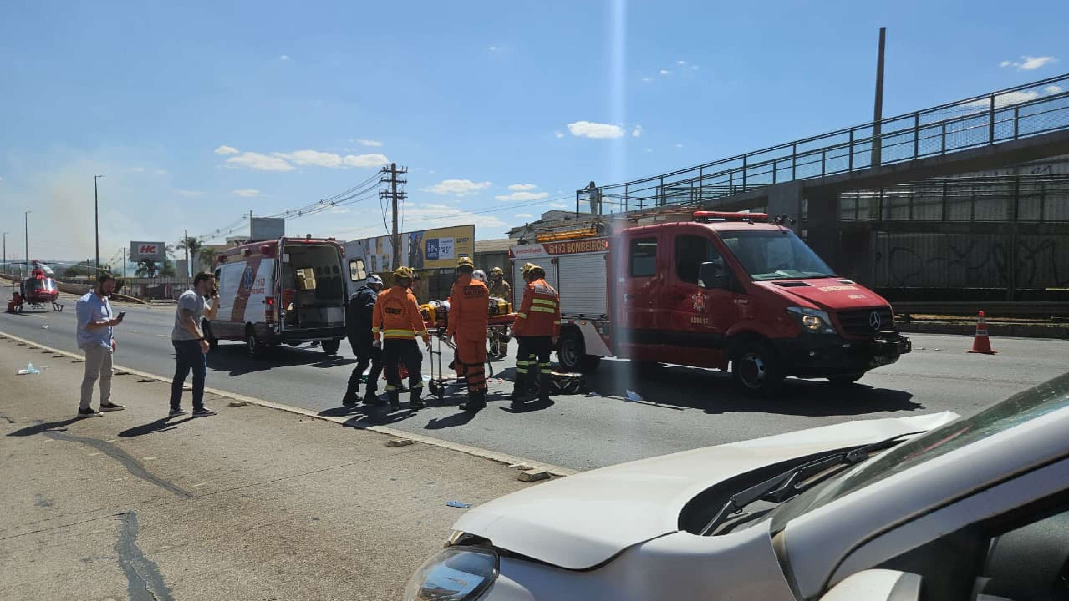 Vídeo: homem é atropelado na EPTG e socorrido em estado grave