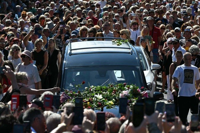 Bonnie Tyler, conhecida pelos cabelos loiros e pela voz rouca, morreu em 8 de julho em Portugal, onde tinha uma casa - (crédito: Justin Tallis/AFP) Bonnie Tyler, conhecida pelos cabelos loiros e pela voz rouca, morreu em 8 de julho em Portugal, onde tinha uma casa - (crédito: Justin Tallis/AFP)