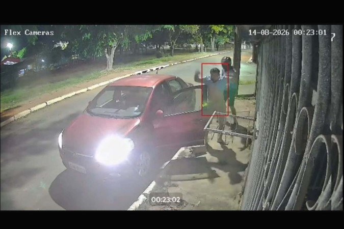 Com um simulacro de arma de fogo, o homem teria roubado um casal em Ceilândia - (crédito: PMDF/Divulgação) Com um simulacro de arma de fogo, o homem teria roubado um casal em Ceilândia - (crédito: PMDF/Divulgação)