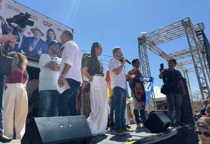 Leandro Grass inicia campanha ao Buriti em São Sebastião
 -  (crédito: Eduardo Fernandes CB/DA.Press) -Leandro Grass inicia campanha ao Buriti em São Sebastião
 -  (crédito: Eduardo Fernandes CB/DA.Press)