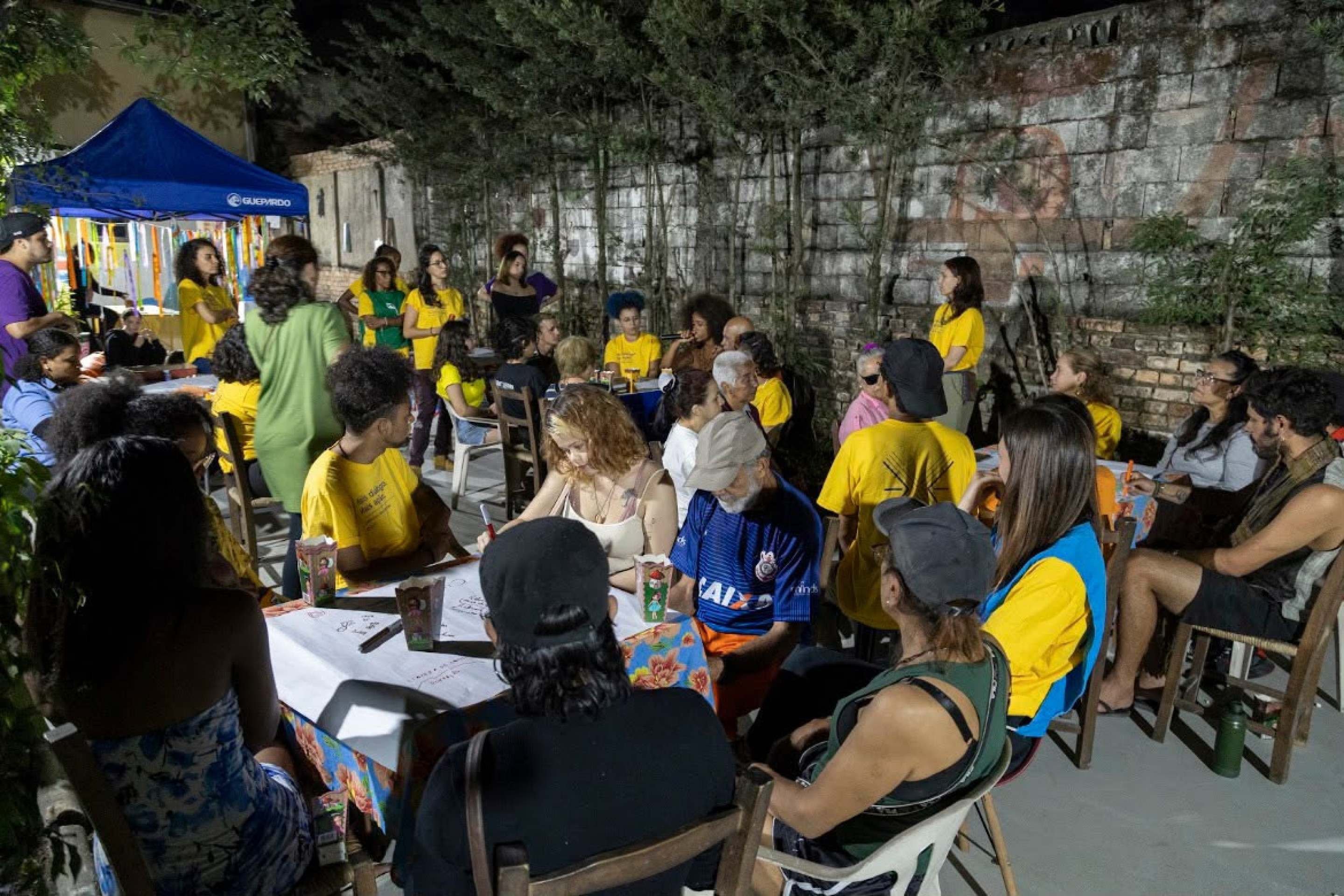 Encontro de Projetos no Paquet&aacute;: moradores definiram,com os participantes do projeto,  quais sonhos coletivos seriam realizados no mutir&atilde;o