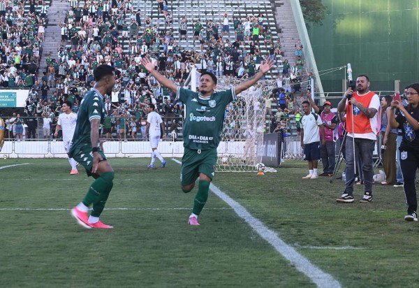 O Gama arrasou o São José no primeiro tempo, foi para o intervalo com 3 x 0 e consumou a goleada na etapa final por 4 x 0 -  (crédito: Ed Alves)