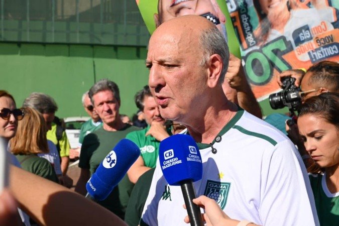 Arruda acompanha jogo do Gama no Bezerrão e reage a pedido de impugnação: Arruda acompanha jogo do Gama no Bezerrão e reage a pedido de impugnação: