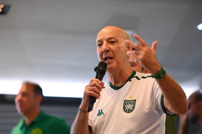 Arruda iniciou campanha com carreata e jogo do Gama