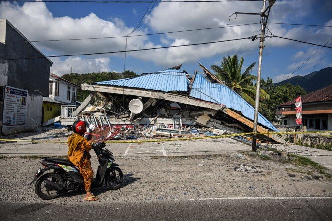 Mais de cinco mil desabrigados ainda esperam ajuda, depois da tragédia na Indonésia: 53 mortos - (crédito: AFP) Mais de cinco mil desabrigados ainda esperam ajuda, depois da tragédia na Indonésia: 53 mortos - (crédito: AFP)