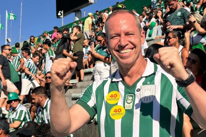 Ricardo Cappelli (PSB) acompanhou o jogo no Bezerrão - (crédito: Divulgação) Ricardo Cappelli (PSB) acompanhou o jogo no Bezerrão - (crédito: Divulgação)