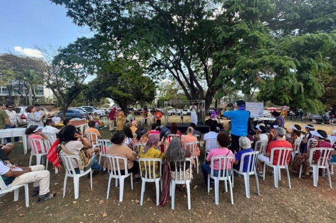 Muitas pessoas estiveram reunidas para o evento no Eixão Norte