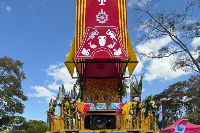Lalita Devi é praticante do Sanatana Dharma, na linha Vaishnava