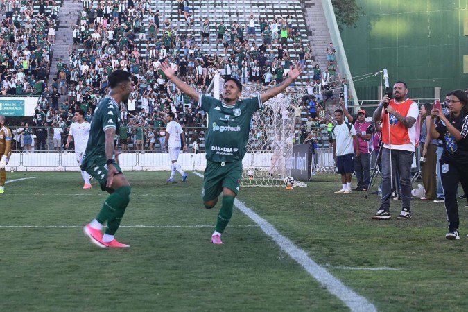 O Gama arrasou o São José no primeiro tempo, foi para o intervalo com 3 x 0 e consumou a goleada na etapa final por 4 x 0 - (crédito: Ed Alves) O Gama arrasou o São José no primeiro tempo, foi para o intervalo com 3 x 0 e consumou a goleada na etapa final por 4 x 0 - (crédito: Ed Alves)