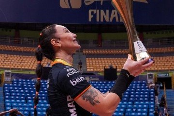 A jogadora Tifanny Abreu defende o Osasco São Cristóvão Saúde desde 2021 e agora deve enfrentar restrições da nova política do COI - (crédito: Reprodução/Instagram/Tiffany Abreu) A jogadora Tifanny Abreu defende o Osasco São Cristóvão Saúde desde 2021 e agora deve enfrentar restrições da nova política do COI - (crédito: Reprodução/Instagram/Tiffany Abreu)