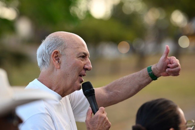 José Roberto Arruda (PSD) fez caminhada e carreata com apoiadores em Samambaia, ontem - (crédito: Reprodução: Roberto Rodrigues) José Roberto Arruda (PSD) fez caminhada e carreata com apoiadores em Samambaia, ontem - (crédito: Reprodução: Roberto Rodrigues)