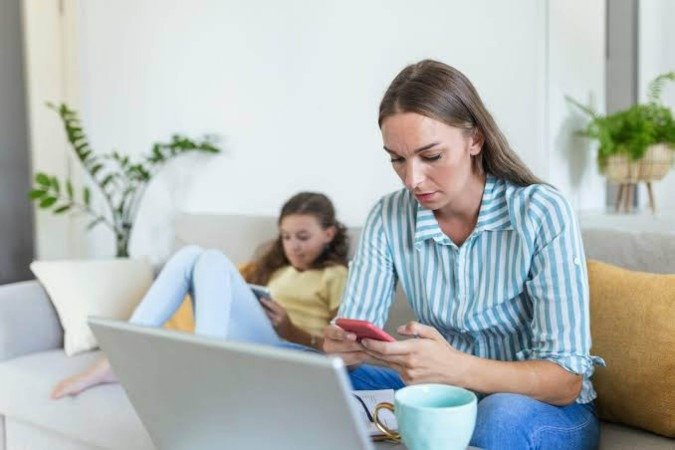 Segundo o estudo norueguês, o uso do smartphone pelos pais explicou cerca de 4,5% da variação no desenvolvimento linguístico da criança - (crédito: PixaBay/Divulgação ) Segundo o estudo norueguês, o uso do smartphone pelos pais explicou cerca de 4,5% da variação no desenvolvimento linguístico da criança - (crédito: PixaBay/Divulgação )