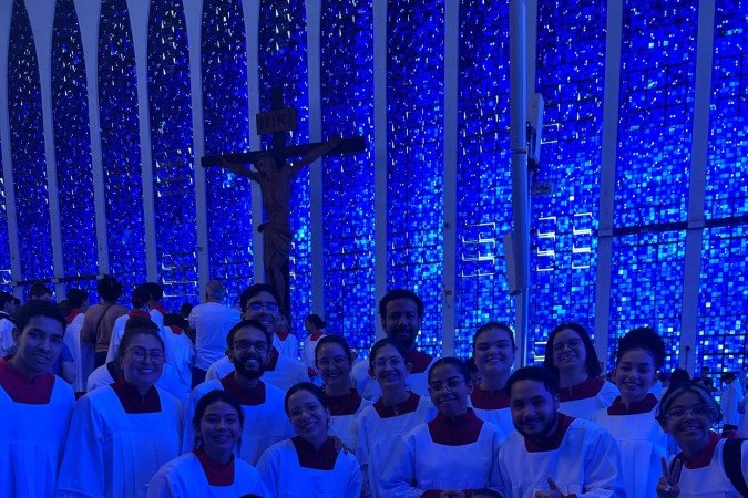 Ggrupo de ac&oacute;litos Parvuli Servi, da Par&oacute;quia S&atilde;o Paulo Ap&oacute;stolo, no Guar&aacute;
