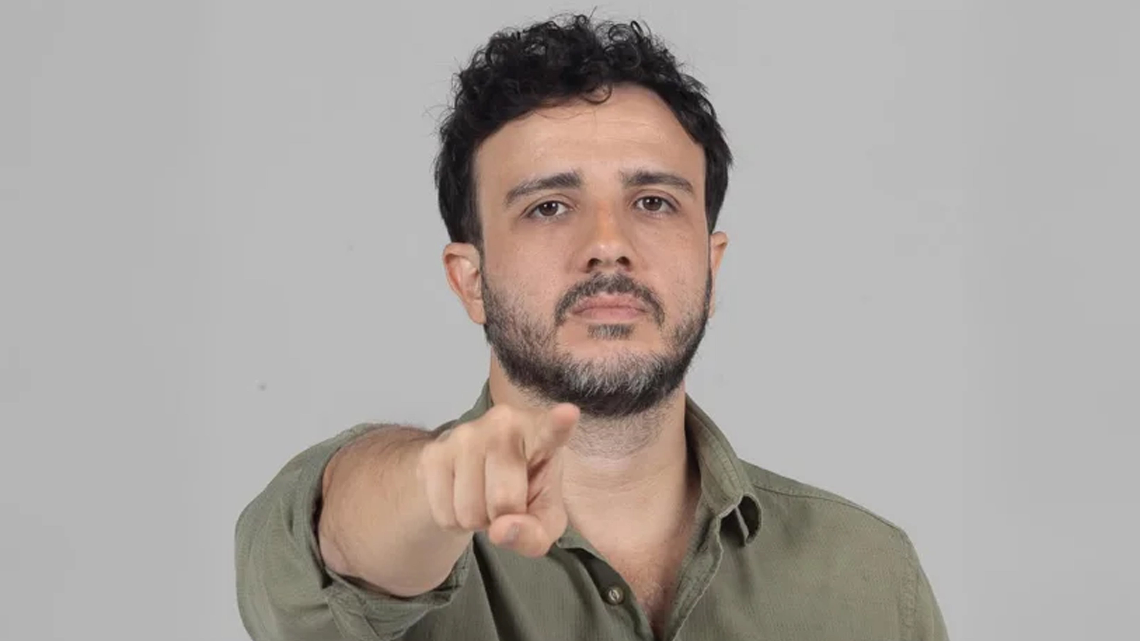 Justiça determina que Peninha apague vídeo que associa Renan Santos a drogras