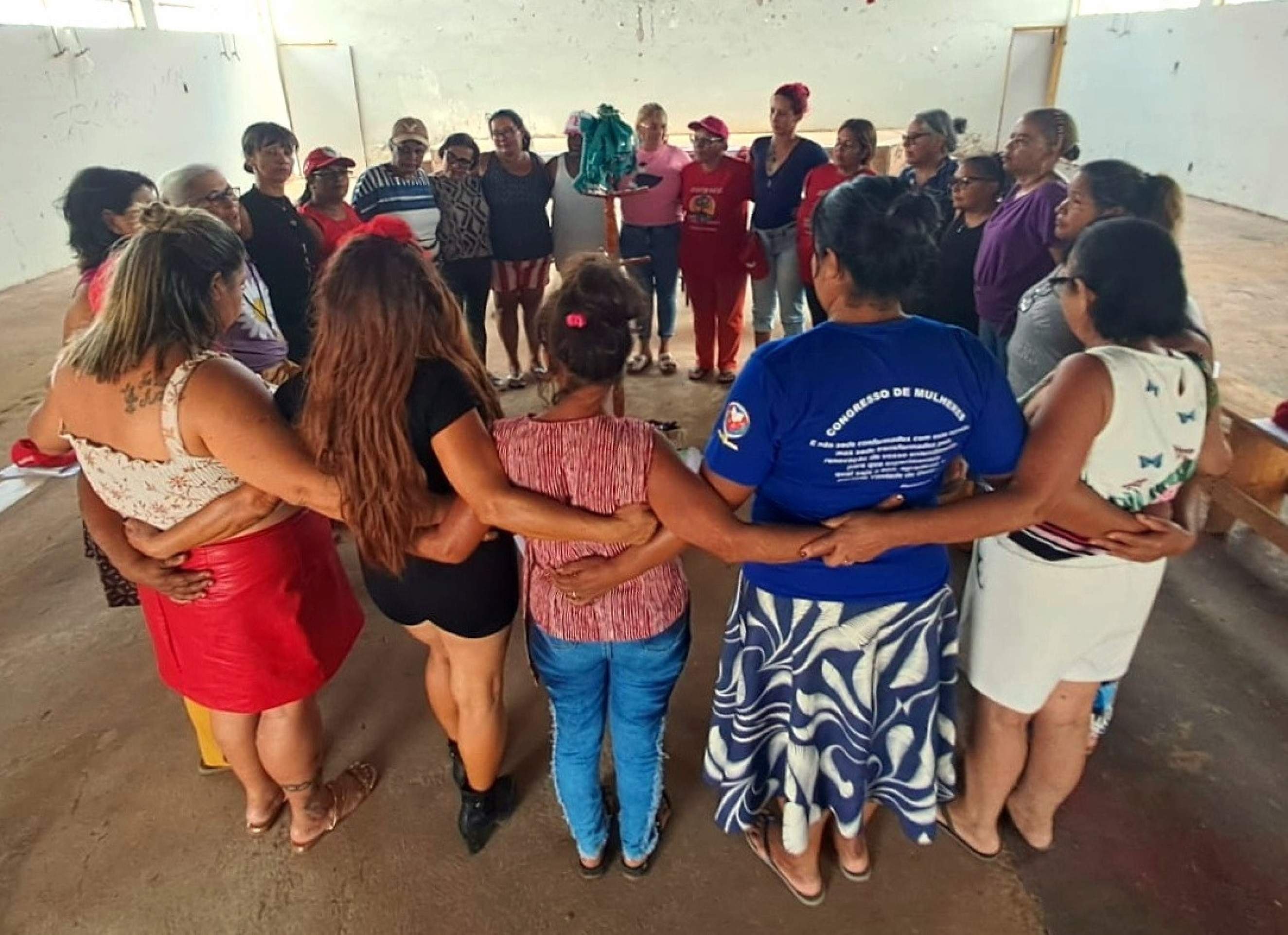 Mulheres reunidas durante forma&ccedil;&atilde;o com o Cfemea