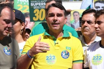 Levantamentos internos da campanha mostram que Flávio apresentou uma melhora relativa em relação ao presidente Lula
- (crédito: Edesio Ferreira/EM/D.A Press) Levantamentos internos da campanha mostram que Flávio apresentou uma melhora relativa em relação ao presidente Lula
- (crédito: Edesio Ferreira/EM/D.A Press)
