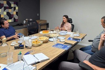 Paula Belmonte com o ex-senador Reguffe, o candidato a vice, Juiz Everardo Ribeiro, e o candidato ao Senado Guto Felicio - (crédito: Divulgação) Paula Belmonte com o ex-senador Reguffe, o candidato a vice, Juiz Everardo Ribeiro, e o candidato ao Senado Guto Felicio - (crédito: Divulgação)