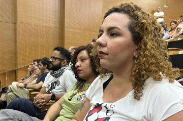 Candidata ao Palácio do Buriti participou de assembleia na UnB por melhores condições para professores - (crédito: Sinara/UP) Candidata ao Palácio do Buriti participou de assembleia na UnB por melhores condições para professores - (crédito: Sinara/UP)