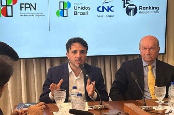 Renan Santos durante evento com presidenciáveis na FPN -  (crédito: Danandra Rocha/CB/DA.Press)